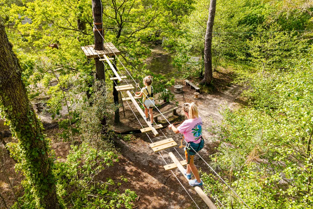 Espaces filets et tyroliennes — accessibles à partir de 7 ans, compris dans l'entrée
