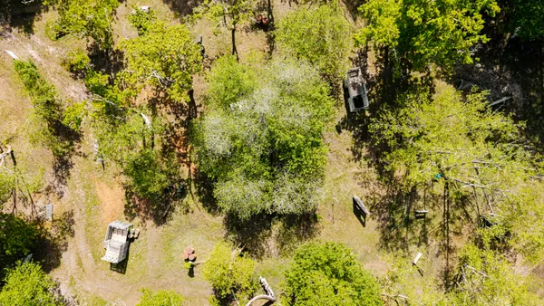 Vue aérienne des deux terrains de paintball
